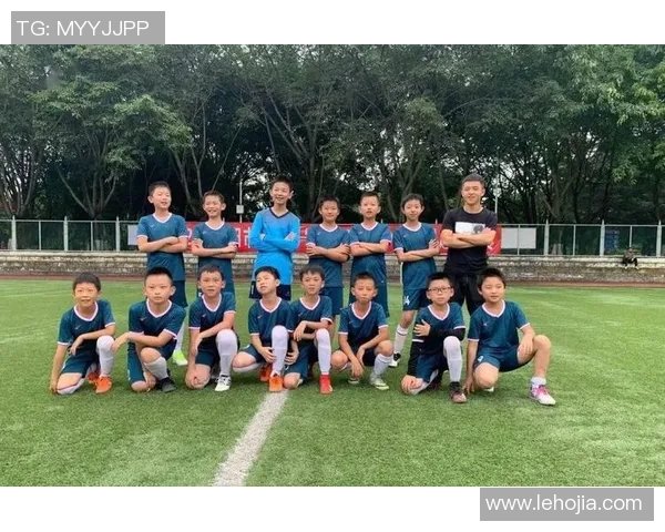 足球场上星光闪耀梦想与荣耀交织的诗篇 足球场上星光闪耀梦想与荣耀交织的诗篇