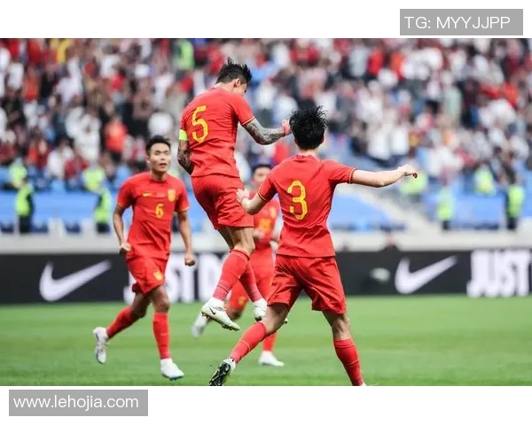 足球明星庆祝胜利的精彩瞬间与激情四溢的庆祝动作解析 足球明星庆祝胜利的精彩瞬间与激情四溢的庆祝动作解析