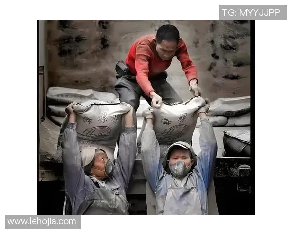 足球明星背后的默默奉献者她们的故事与生活揭秘 足球明星背后的默默奉献者她们的故事与生活揭秘