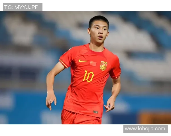 足球明星踢球精彩瞬间全景图文介绍带你领略绿茵场上的风采与魅力